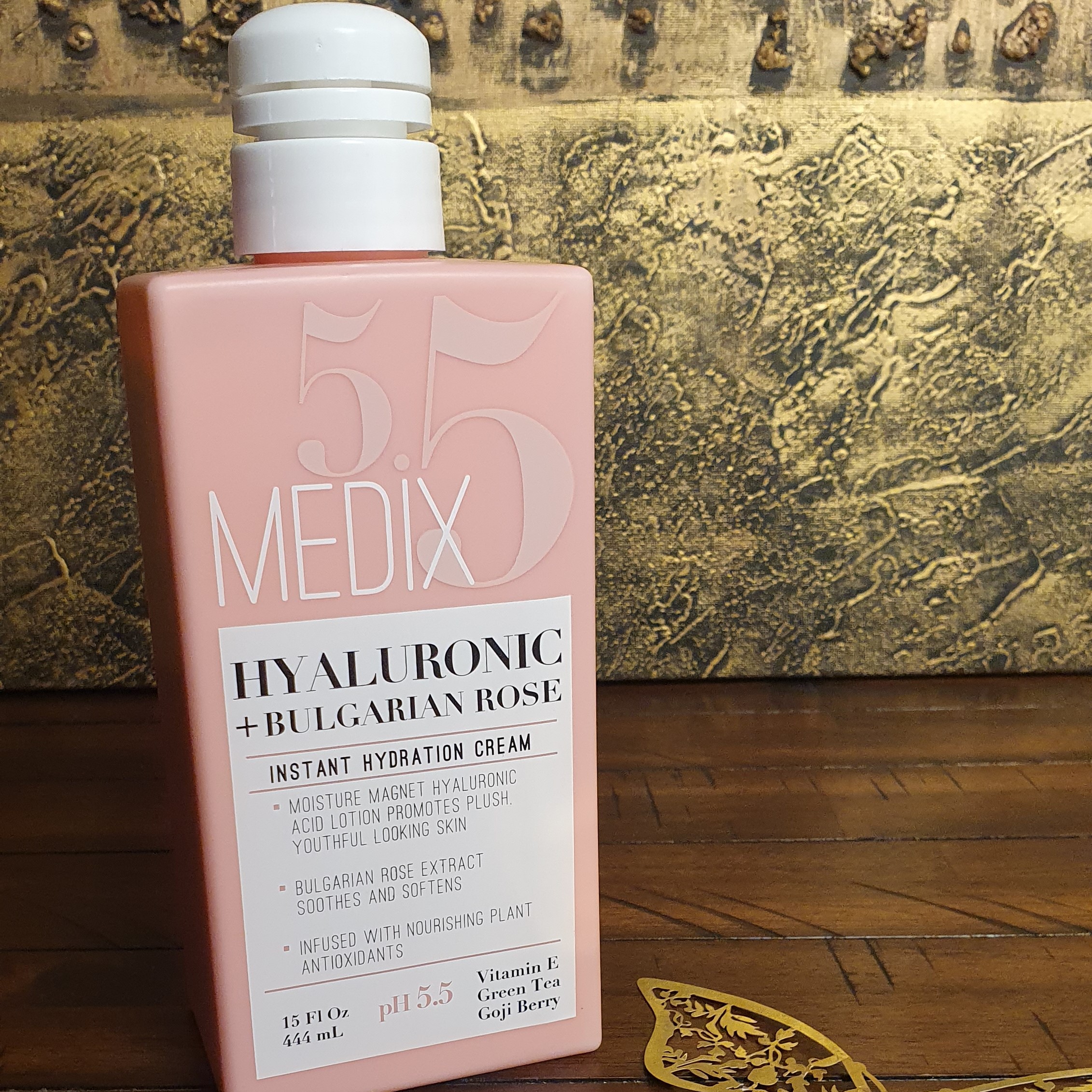 Medix 5.5 Hyaluronic Acid + Cica Extract Hydrate + Renew Body Cream 444ml