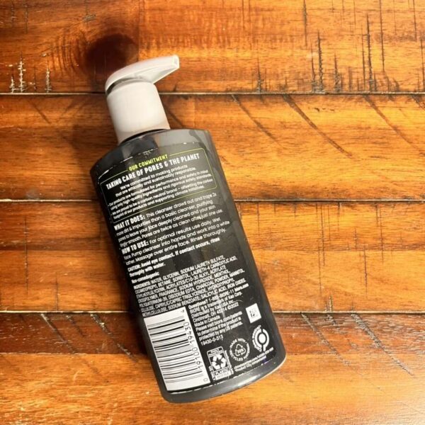 Bioré Charcoal Oily Skin Cleanser 200ml